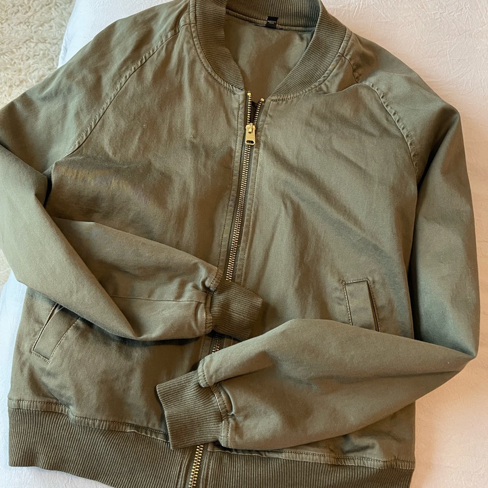Army green spring jacket with gold zipper